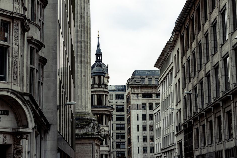 View of classic and modern architecture in central London showcasing iconic buildings.