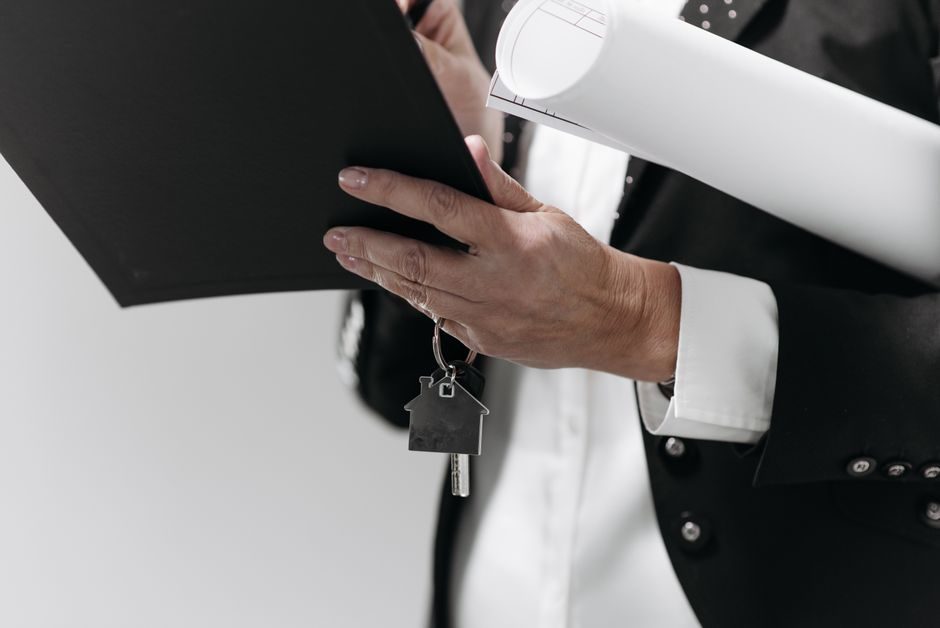 House keys resting on UK mortgage paperwork